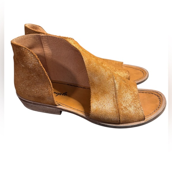 Free People Leather Mont Blanc Sandals Shimmery Copper Size 7.5 EU 37 - Picture 1 of 3